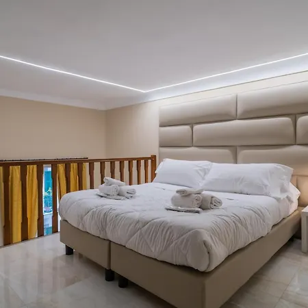 Отель Correnti Boutique Gold
